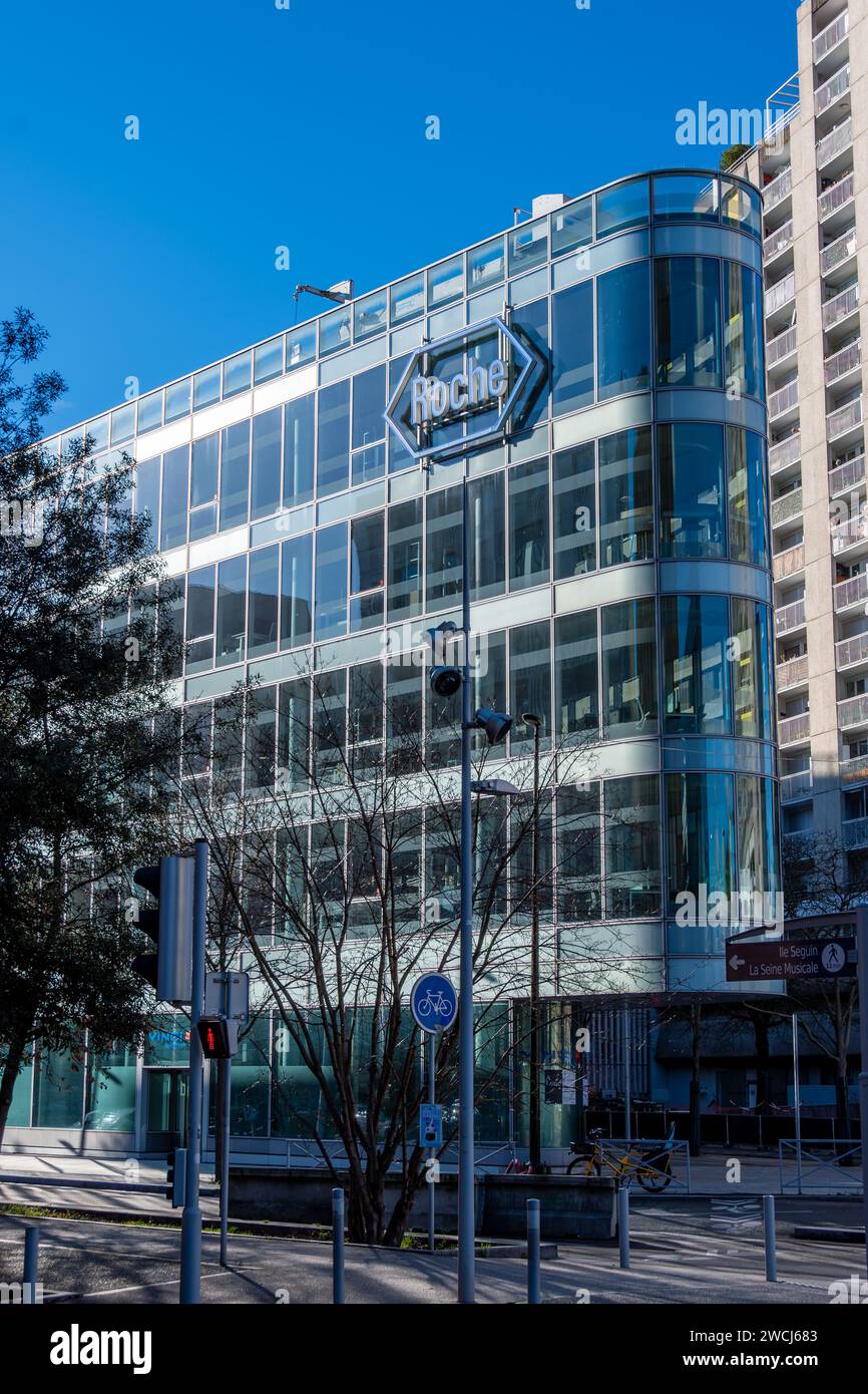 Vue extérieure du bâtiment abritant le siège de Roche France, filiale française du groupe pharmaceutique suisse F. Hoffmann-la Roche Banque D'Images