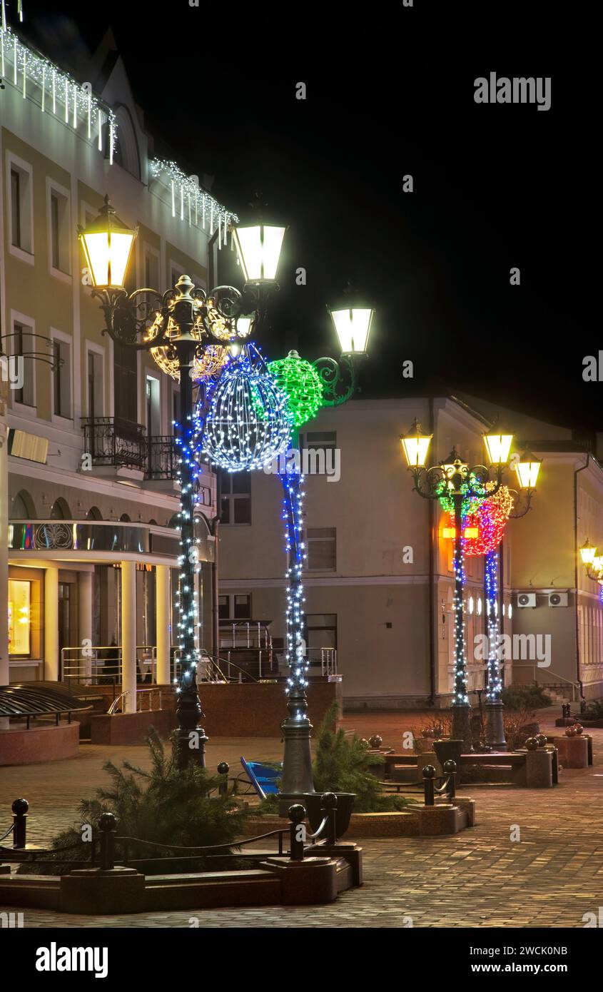 Des décorations de Noël de la rue Sovetskaya Brest. Bélarus Banque D'Images