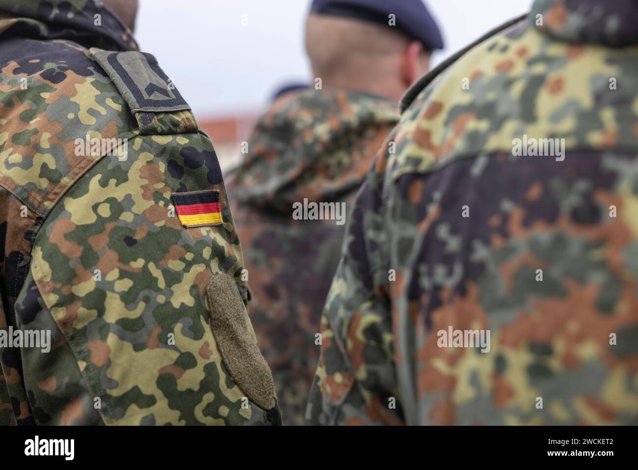 Rückkehr MINUSMA 16012024 - Hoheitsabzeichen der Bundesrepublick Deutschland auf einer Uniform Rueckkehr-Appell der MINUSMA-Mission Mission Mission multidimensionnelle intégrée des Nations Unies pour la stabilisation au Mali der Bundeswehr in der Henne Kaserne Erfurt. Erfurt Henne Kaserne Thueringen Deutschland *** Retour MINUSMA 16012024 Insigne de la République fédérale d'Allemagne sur un appel uniforme de retour de la Mission MINUSMA Mission multidimensionnelle intégrée des Nations Unies pour la stabilisation au Mali de la Bundeswehr dans la Kaserne Henne Erfurt Erfurt Henne Kaserne Thuringe Allemagne 160124 ppb-50 Banque D'Images