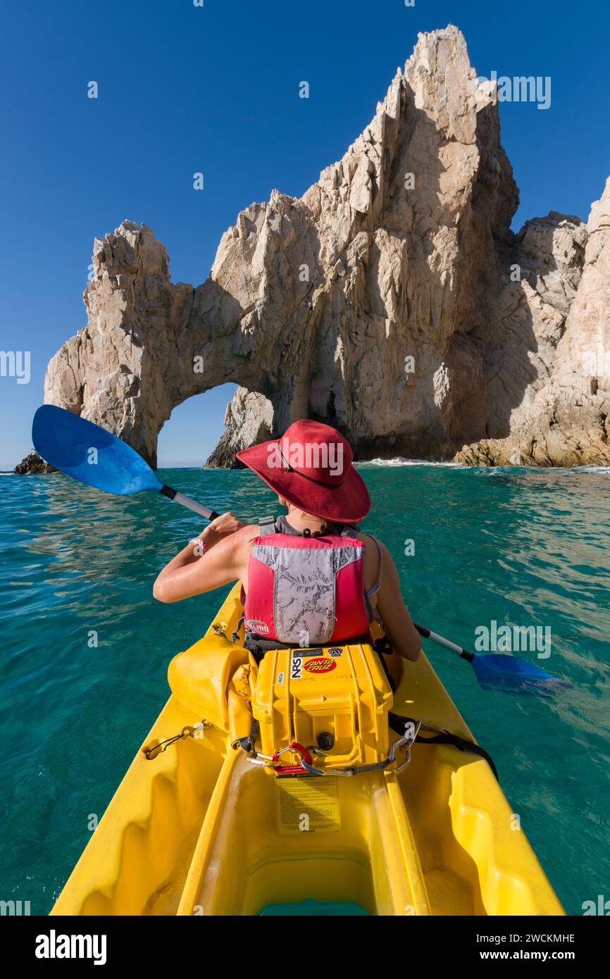 Kayak par El Arco, Cabo San Lucas, Baja California sur, Mexique Banque D'Images