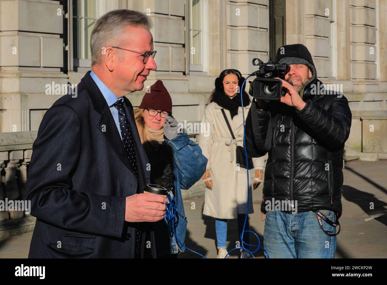 Londres, Royaume-Uni. 16 janvier 2024. Michael Gove, député, secrétaire d'État chargé du nivellement, du logement et des collectivités et ministre des relations intergouvernementales. Les ministres du gouvernement Sunak assistent aujourd'hui à la réunion hebdomadaire du Cabinet à Downing Street. Crédit : Imageplotter/Alamy Live News Banque D'Images