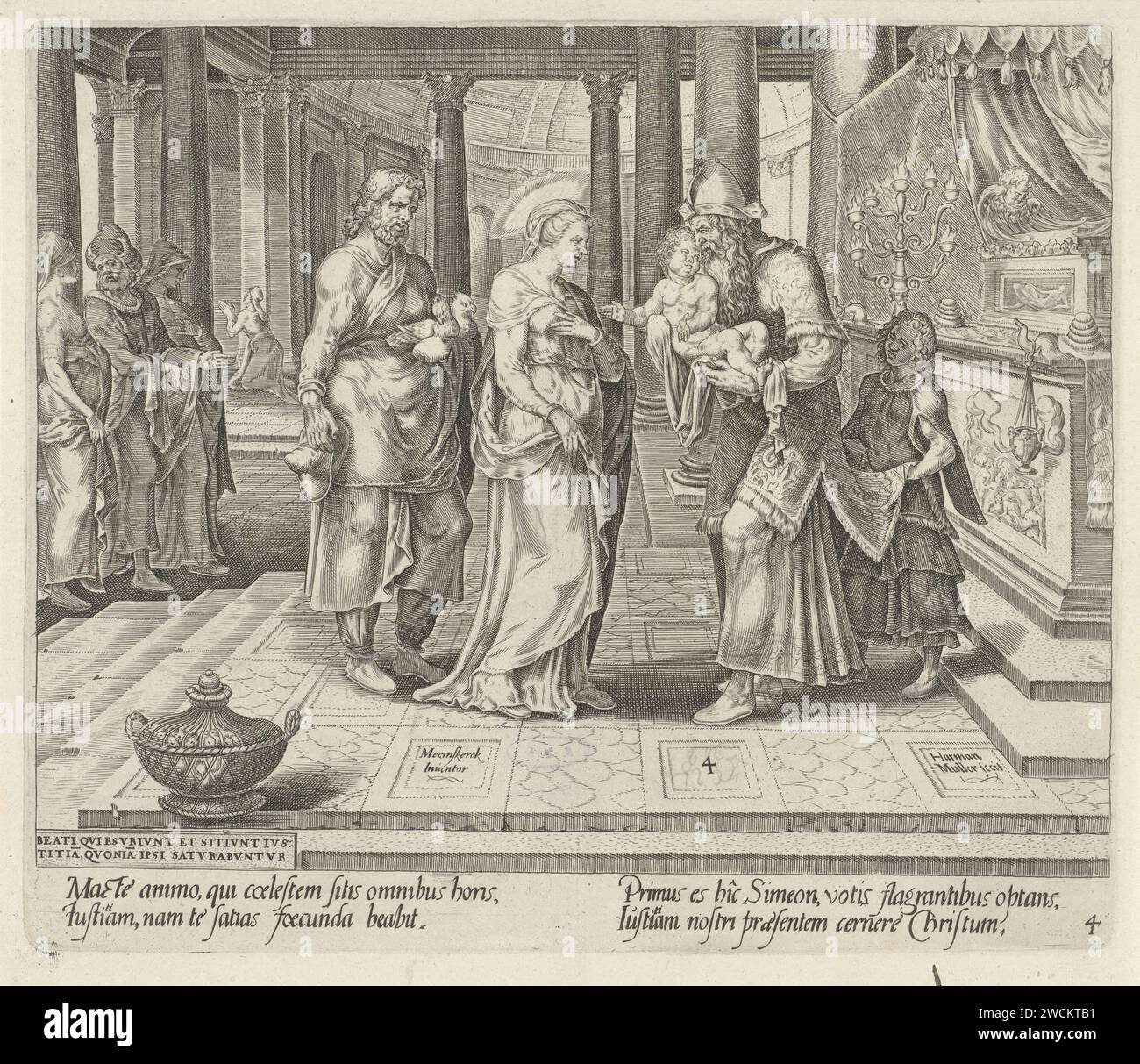 Présentation du Christ dans le temple, Harmen Jansz Muller, d'après Maarten van Heemskerck, 1564 - 1568 imprimer Joseph, avec deux pigeons sur le bras, et Marie, présentent le Christ dans le temple. Le juste Siméon tient l'enfant pour l'autel. Laissé en arrière-plan les prophéties priantes Hanna. Imprimer fait partie d'une série sur les huit discours Blessig du Christ et illustre la bénédiction : béni dont la faim et la soif de justice. Dans le coin inférieur gauche ce texte de Matt. 5 : 6 en latin. Au bas de la marge, un verset en latin sur Siméon, dont la faim et la soif se contentaient de justice Banque D'Images