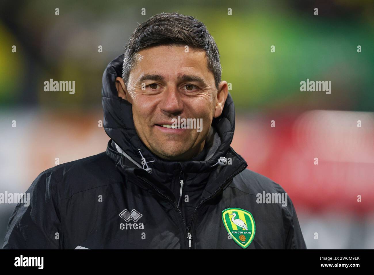 Rotterdam, Nederland. 16 janvier 2024. ROTTERDAM, NEDERLAND - JANVIER 16 : entraîneur principal Darije Kalezic d'ado Den Haag lors du match de 3e tour de la Toto KNVB Cup entre l'Excelsior Maassluis et ado Den Haag au Sparta-Stadion Het Kasteel le 16 janvier 2024 à Rotterdam, Nederland. (Photo Hans van der Valk/Orange Pictures) crédit : dpa/Alamy Live News Banque D'Images