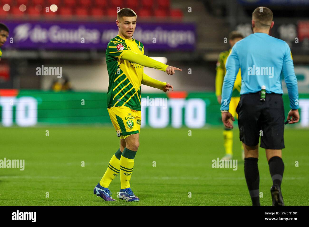 Rotterdam, Nederland. 16 janvier 2024. ROTTERDAM, NEDERLAND - JANVIER 16 : Maikey Houwaart d'ado Den Haag fait des gestes lors du match de 3e tour de la Toto KNVB Cup entre l'Excelsior Maassluis et ado Den Haag au Sparta-Stadion Het Kasteel le 16 janvier 2024 à Rotterdam, Nederland. (Photo Hans van der Valk/Orange Pictures) crédit : dpa/Alamy Live News Banque D'Images