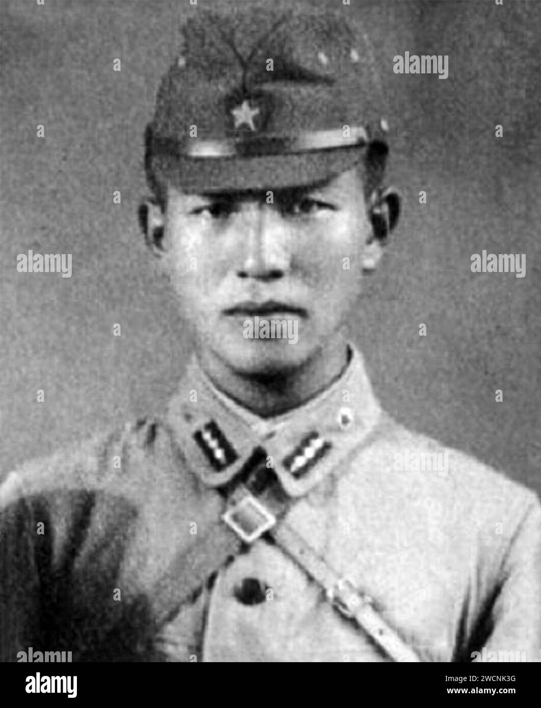Hiroo Onoda, Hiroo Onoda (1922-2014), c. 1944. Hiroo Onoda (1922 – 2014) officier du renseignement de l'armée impériale japonaise qui a combattu pendant la Seconde Guerre mondiale et ne s'est pas rendu à la fin de la guerre en août 1945, passant 29 ans à se cacher aux Philippines Banque D'Images