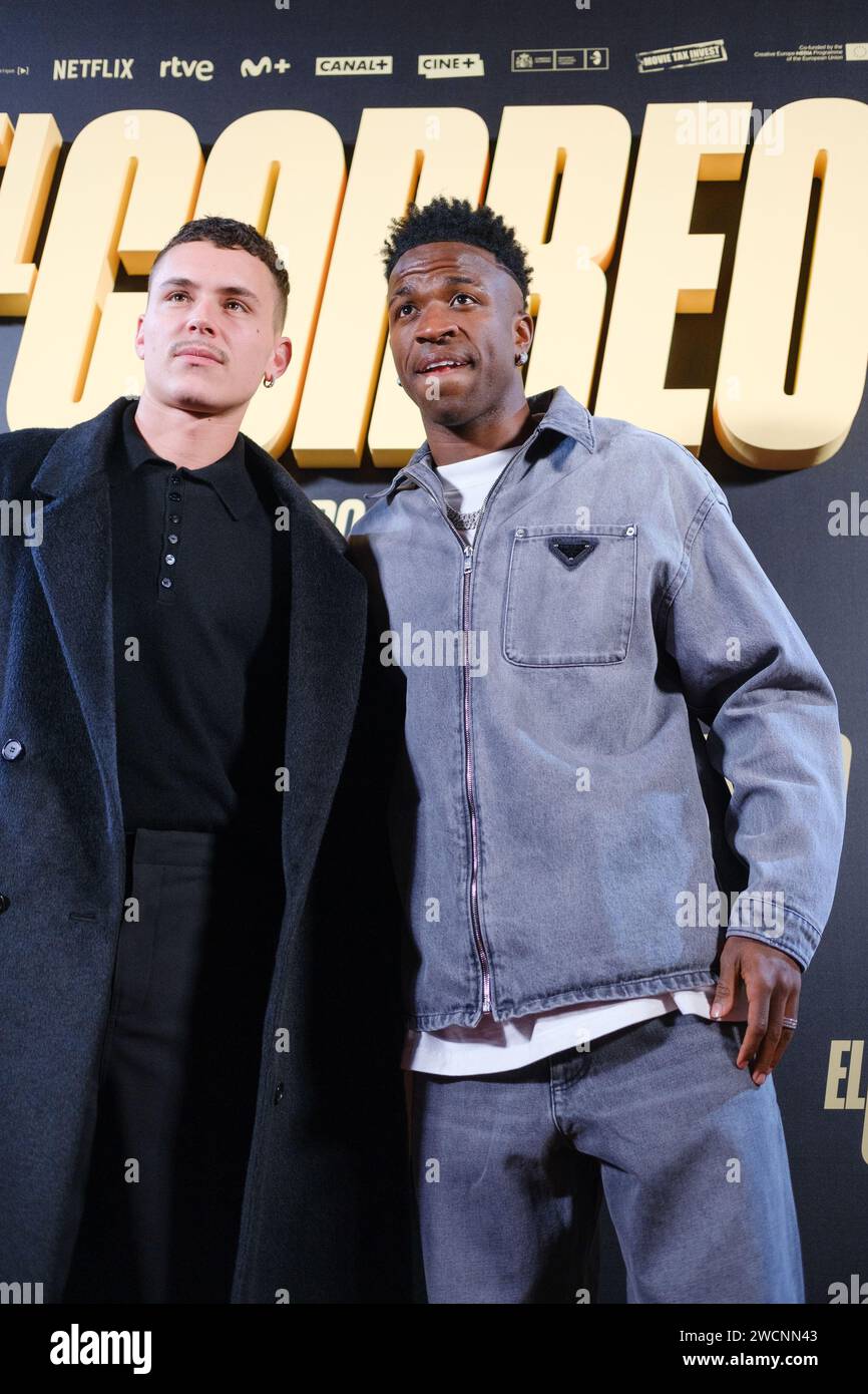 Vinicius Junior et Aron Piper assistent à la première photo-call de Madrid pour 'El Correo' à l'hôtel URSO le 16 janvier 2024 à Madrid, Espagne. Banque D'Images