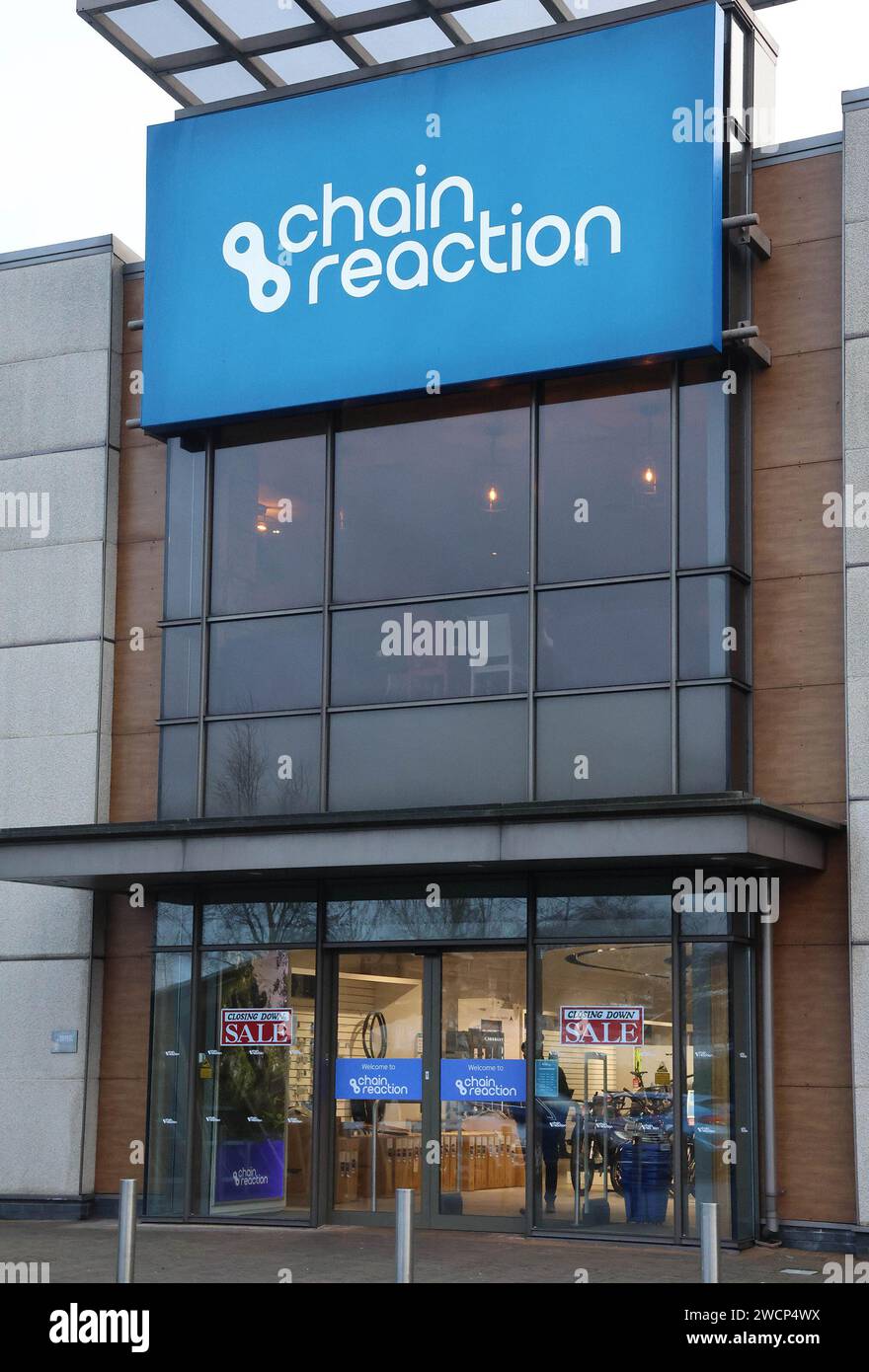 Fermeture d'un magasin de détail au Royaume-Uni - fermeture de la vente,magasin de cycle de réaction en chaîne Balmoral Plaza Belfast. Banque D'Images