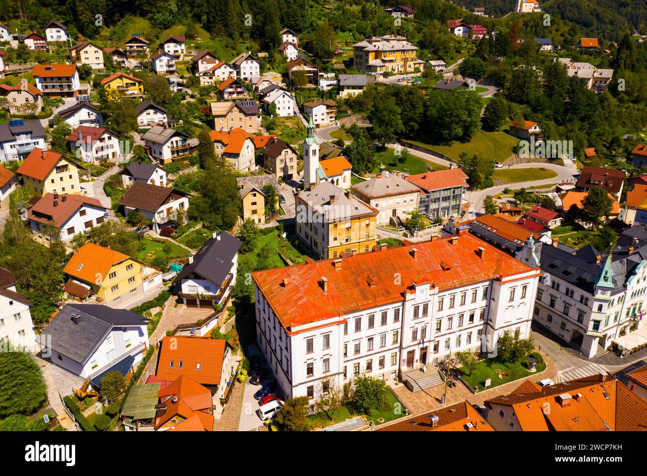 Vue aérienne du centre-ville d'Idrija, Slovénie Banque D'Images