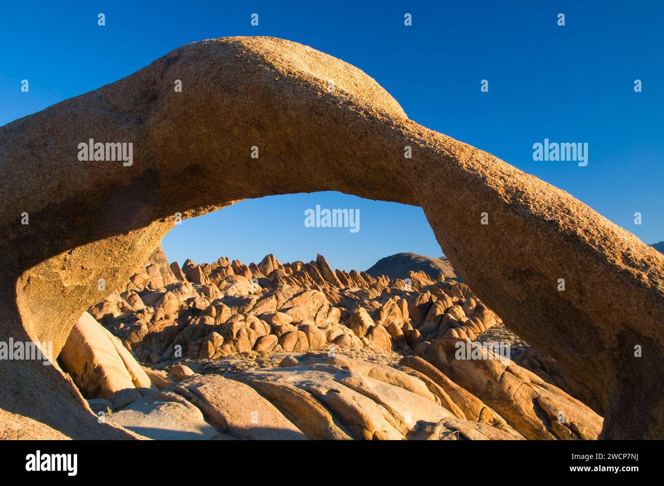 Arche de pierre, Alabama Hills Recreation Area, évêque District Bureau de la gestion des terres, en Californie Banque D'Images