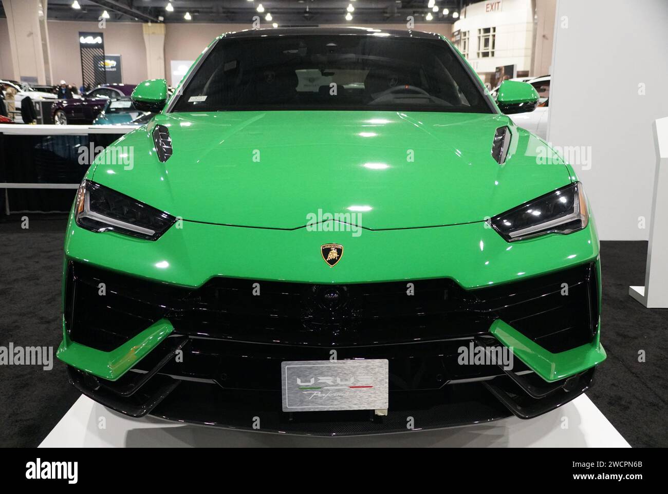 Philadelphie, Pennsylvanie, États-Unis - 14 janvier 2024 - vue de face d'un vus multisegment Lamborghini Urus performante de 2023 Banque D'Images