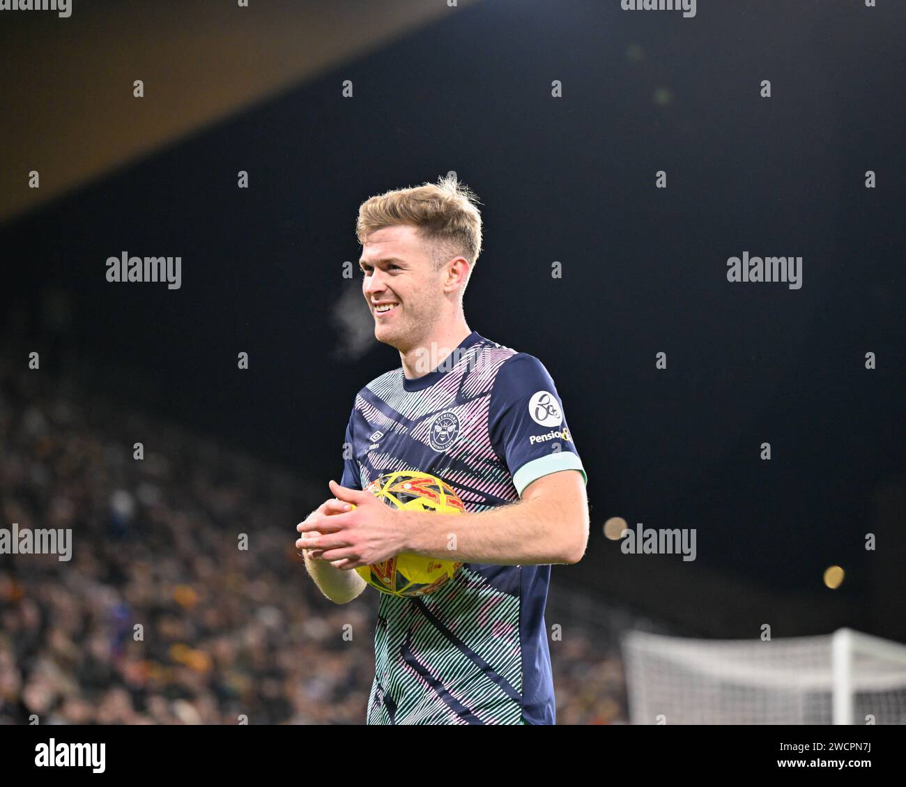 Wolverhampton, Royaume-Uni. 16 janvier 2024. Nathan Collins de Brentford, lors du match de Replay 3e tour de la coupe FA Emirates Wolverhampton Wanderers vs Brentford à Molineux, Wolverhampton, Royaume-Uni, le 16 janvier 2024 (photo de Cody Froggatt/News Images) crédit : News Images LTD/Alamy Live News Banque D'Images