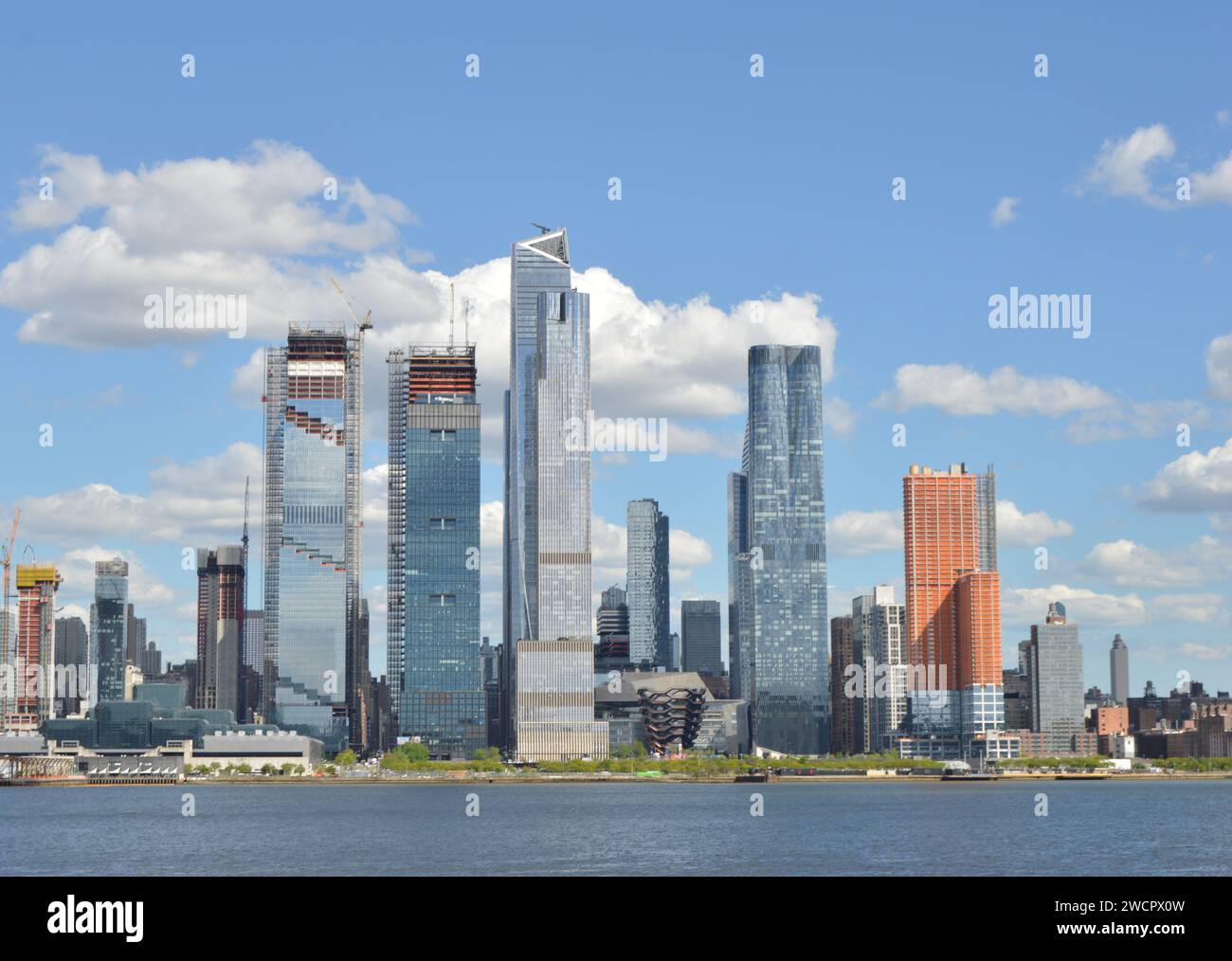 Une photo de midi de la Skyline de Midtown Manhattan. Banque D'Images