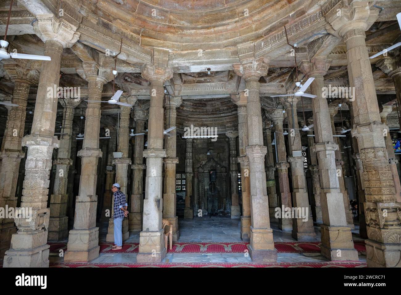Ahmedabad, Inde - 10 janvier 2024 : Mosquée du sultan Ahmad Shah à Ahmedabad, Gujarat, Inde. Banque D'Images