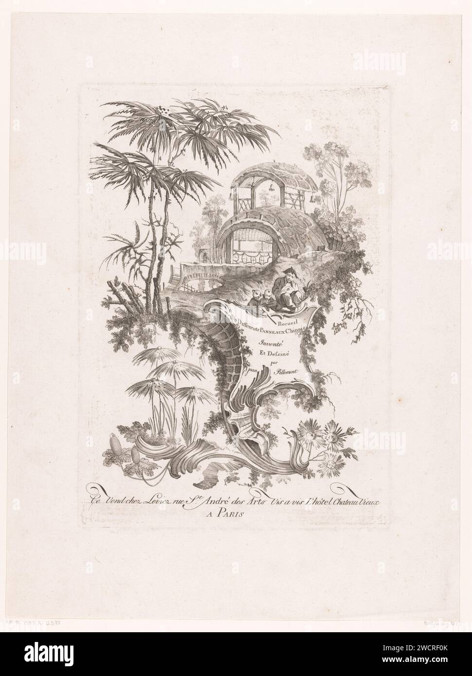 Trois personnages assis devant un bâtiment aux toits semi-circulaires, Anonyme, d'après Jean Baptiste pillement, 1755 - 1775 impression trois hommes chinois sont dans un paysage devant un bâtiment aux toits semi-circulaires. Parmi eux un cartouche carré avec le titre de la série. Figurine assise en papier gravé à Paris. Vue sur la ville, et paysage avec des constructions artificielles - II - paysages idéaux Banque D'Images