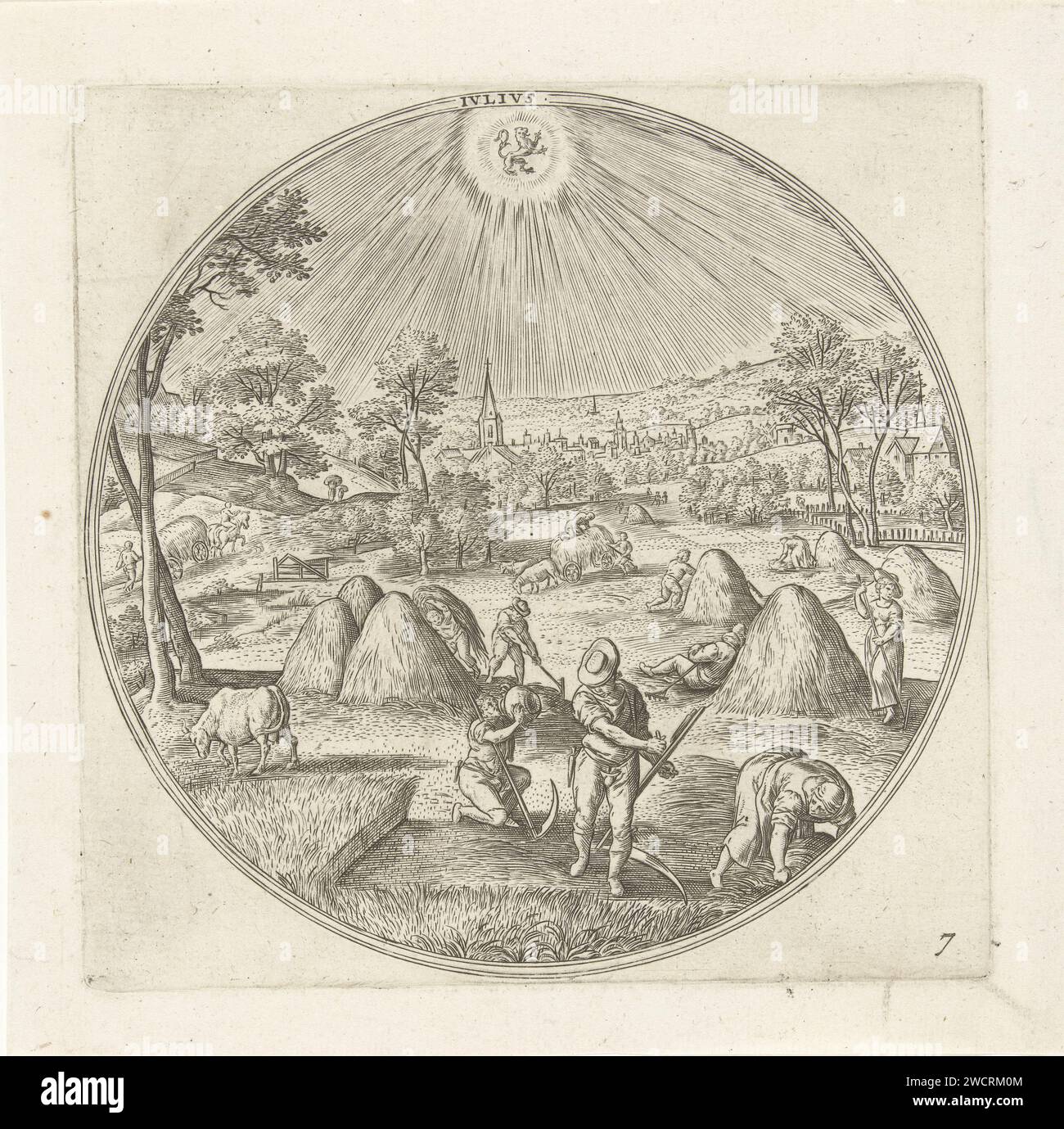 Juillet, Adriaen Collaert, d'après Hans bol, 1578 - 1582 imprimer liste ronde de paysages d'été avec des scènes d'été. Juillet est le mois de la tonte ou du foin. Le fenaison et la tonte de l'herbe sont au centre. Les voitures de foin apportent l'herbe tondue au hangar. Au milieu du signe du zodiaque Leeuw. L'impression fait partie d'une série de douze parties sur les douze mois. Print Maker : Antwerpafter design by : Antwerppublisher : Amsterdam gravure sur papier juillet et ses 'labours' (+ avec signes zodiacaux). moissonner, cueillir, tondre  moisson. chariot porte-foin. pile de foin Banque D'Images