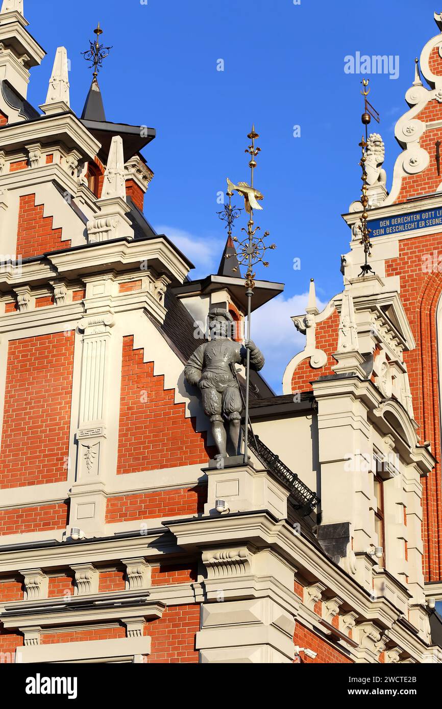 Sculpture sur la façade de Blackheads House, Hôtel de ville, la cathédrale de St. Peter dans le centre de Riga Banque D'Images