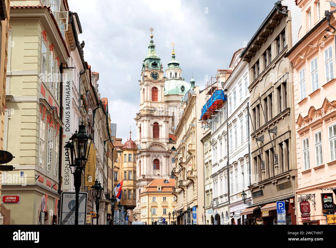 Photographie prise à Prague, République tchèque, capturant une vue des monuments classiques et anciens de la ville Banque D'Images