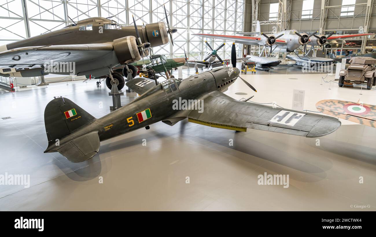 Groupe d'avions militaires historiques en exposition au Musée de l'aviation italienne Banque D'Images