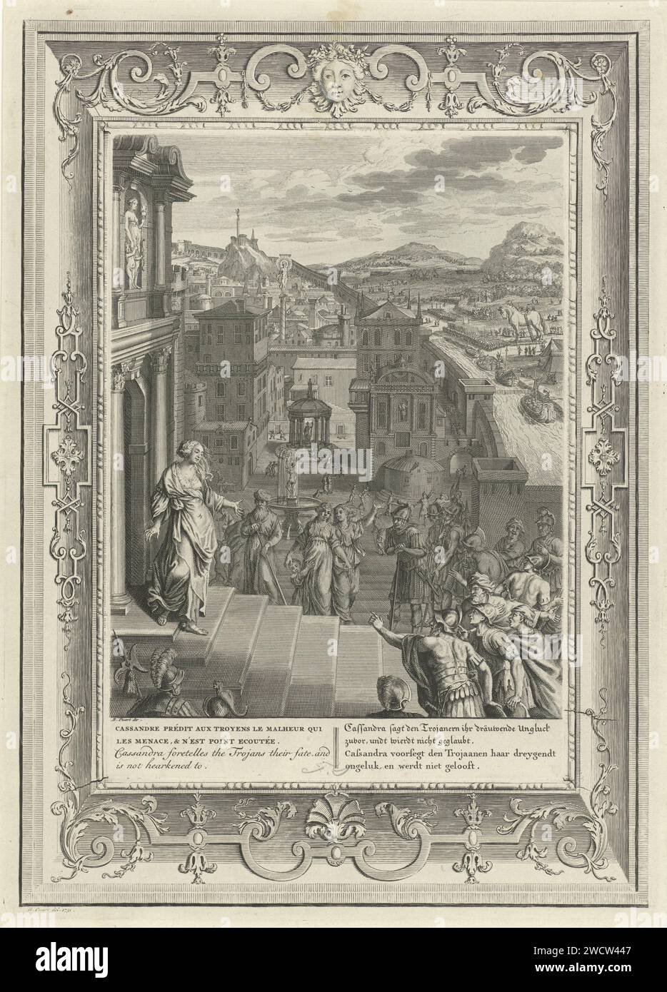 Cassandra prédit la chute de Troje, Bernard Picart (atelier ou), après Bernard Picart, 1731 print Cassandra, la fille du roi Priamus, prédit la chute de Troie mais personne ne croit. Sur la droite en arrière-plan le cheval de Troie, qui sera entré dans la ville. Dans la marge le titre en français, anglais, allemand et néerlandais. La performance est décorée d'un bord ornemental. Amsterdam gravure sur papier / gravure Cassandra prophétisant. Le cheval de Troie. scrollwork, strapwork  ornement Banque D'Images