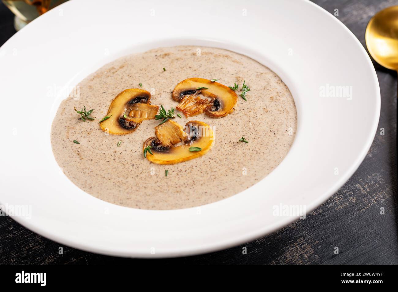 Crème de champignons soupe. La nourriture végétalienne. Menu diététique. Banque D'Images