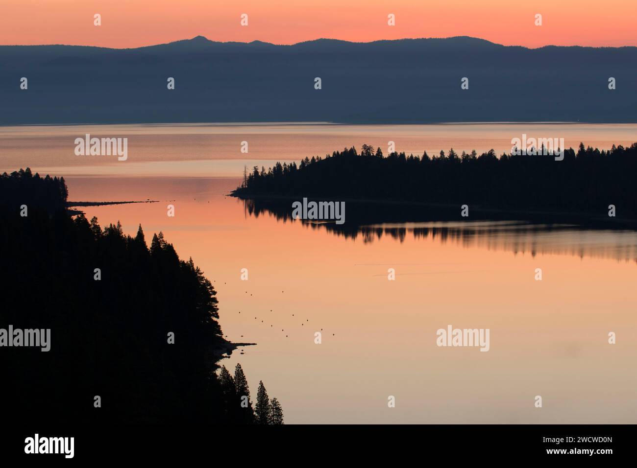 Emerald Bay dawn, Emerald Bay State Park, Californie Banque D'Images