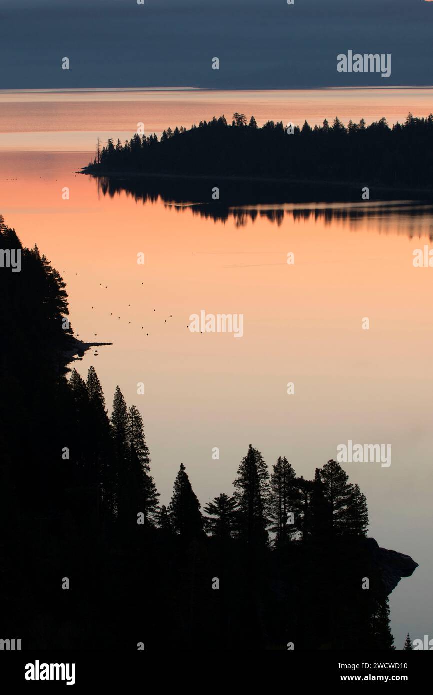 Emerald Bay dawn, Emerald Bay State Park, Californie Banque D'Images