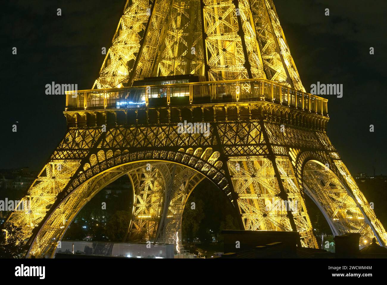 France, Paris, vue sur la Tour Eiffel depuis la terrasse du 10e ciel, bar à tapas éphémère au 10e étage de l'hôtel Pullman Paris Tour Eiffel Banque D'Images