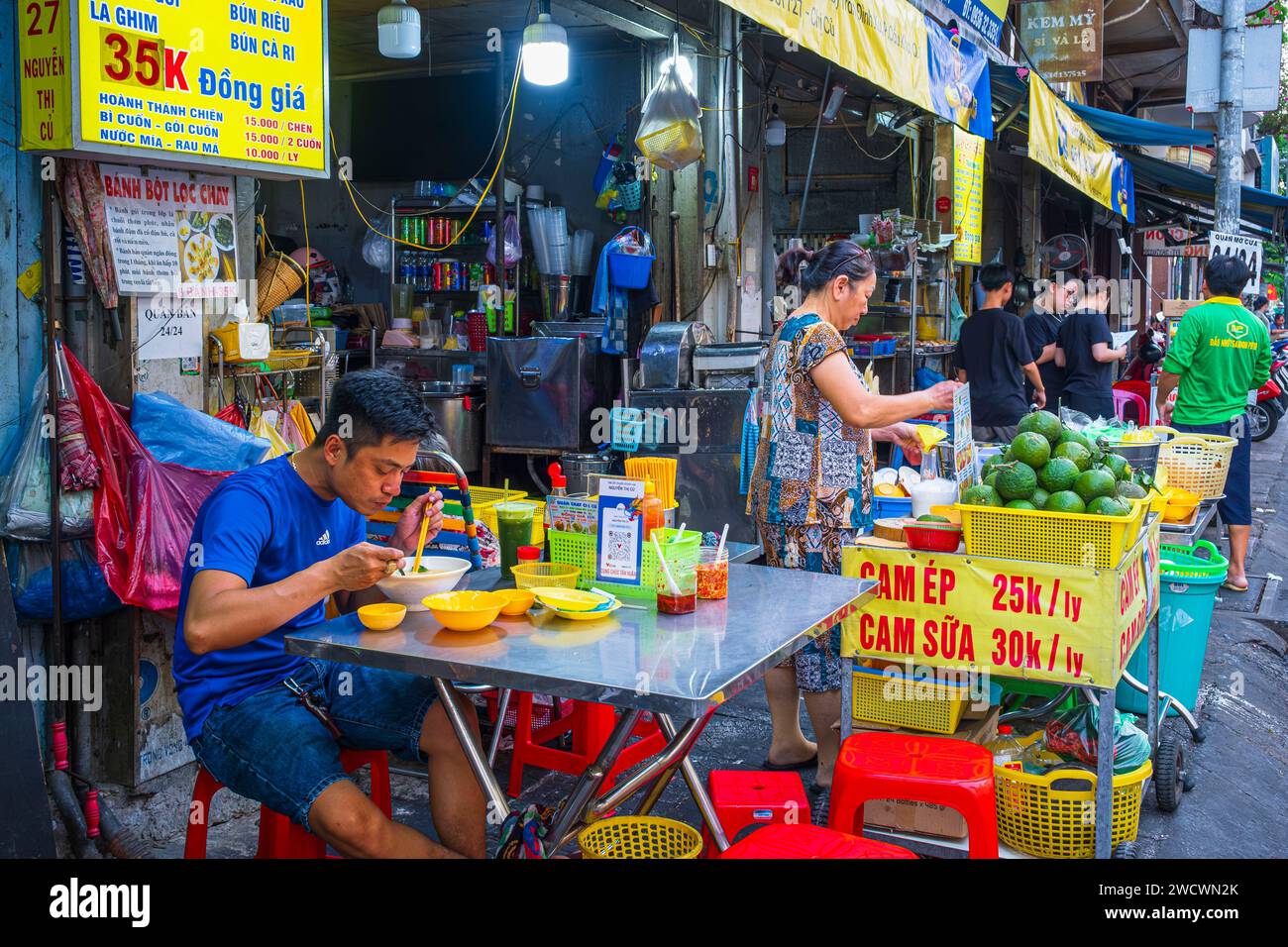 Vietnam, Ho Chi Minh ville (Saigon), District 1, Street food Banque D'Images