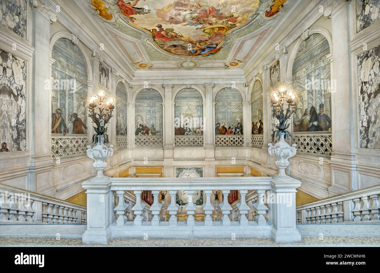 Italie, Vénétie, Venise classée au patrimoine mondial de l'UNESCO, palais de Grassi collection Pinault, l'escalier Banque D'Images