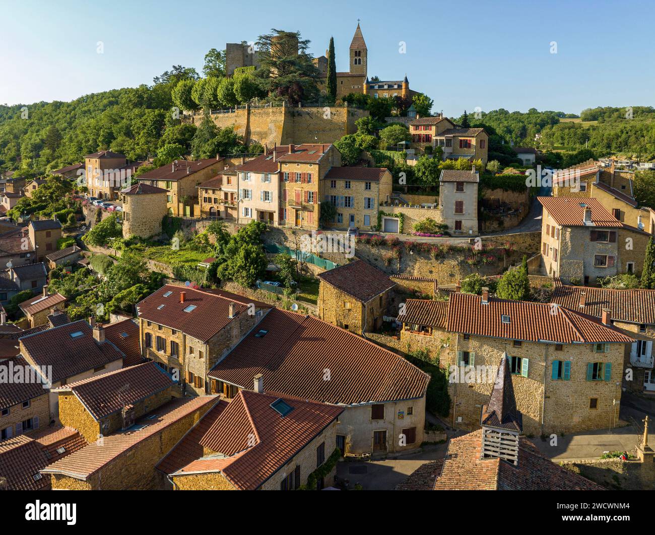 France, Rhône, Beaujolais, pierres dorées, Vallée d'Azergues, Châtillon, le château (vue aérienne) Banque D'Images