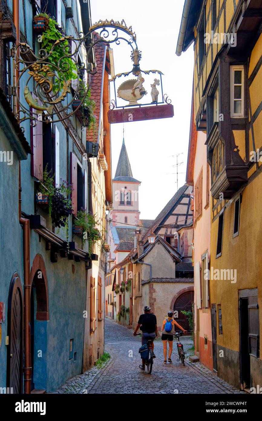 La France, Haut Rhin, Alsace Route des Vins, Riquewihr, étiqueté Les Plus Beaux Villages de France (Les Plus Beaux Villages de France), traditionals maisons à colombages Banque D'Images