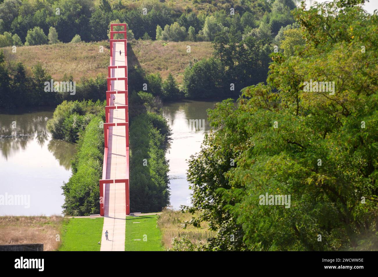 France, Val d'Oise, ville de Cergy, axe majeur, la passerelle Banque D'Images