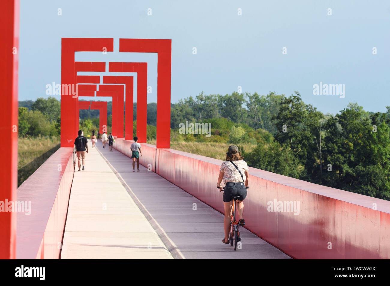 France, Val d'Oise, ville de Cergy, axe majeur, la passerelle Banque D'Images