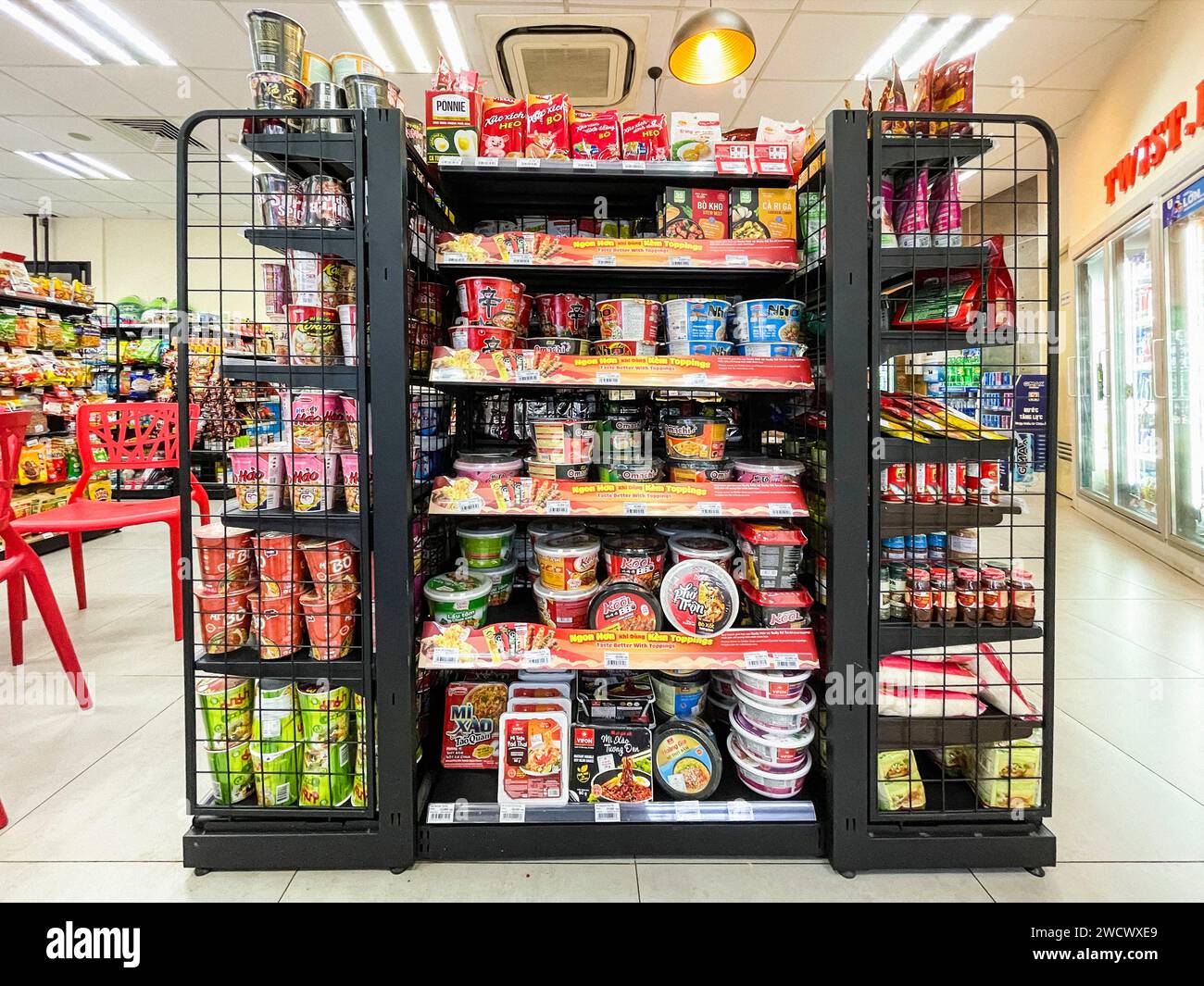 Vietnam, Saigon, Ho Chi Minh ville, aliments précuits emballés Banque D'Images