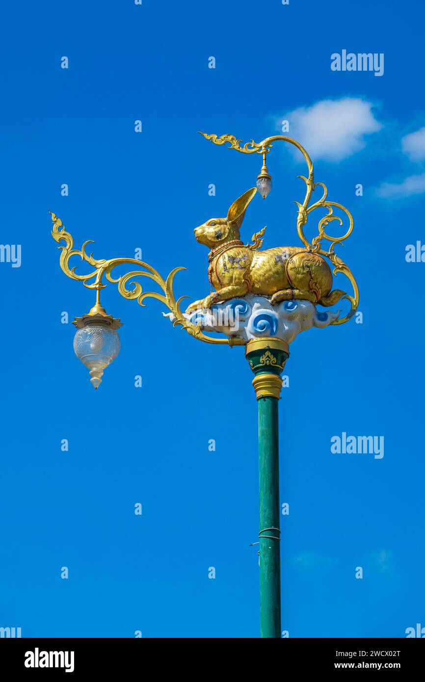 Thaïlande, Chanthaburi, lampadaire avec le lapin, symbole de la ville Banque D'Images