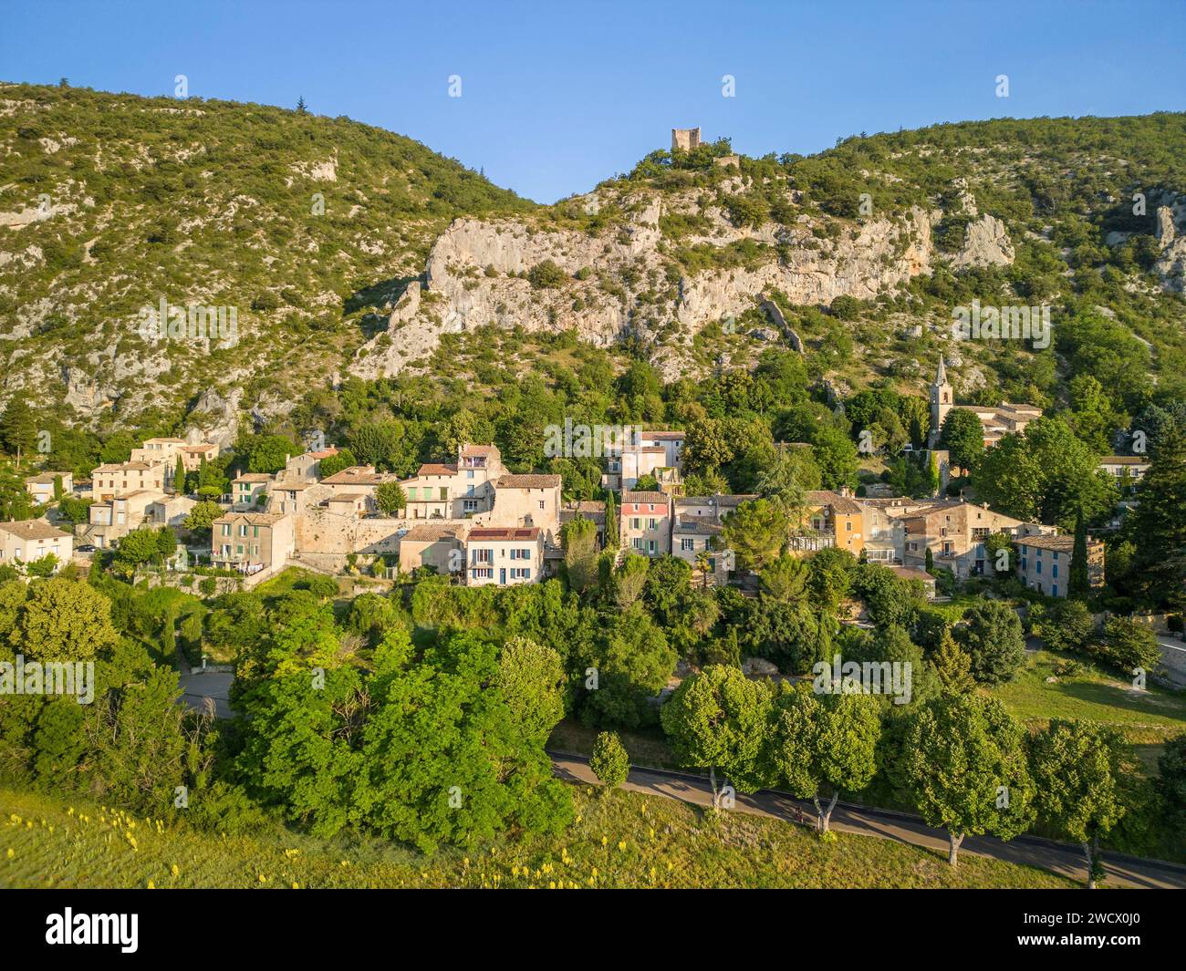 France, Vaucluse, Parc naturel régional du Mont Ventoux, Monieux (vue aérienne) Banque D'Images