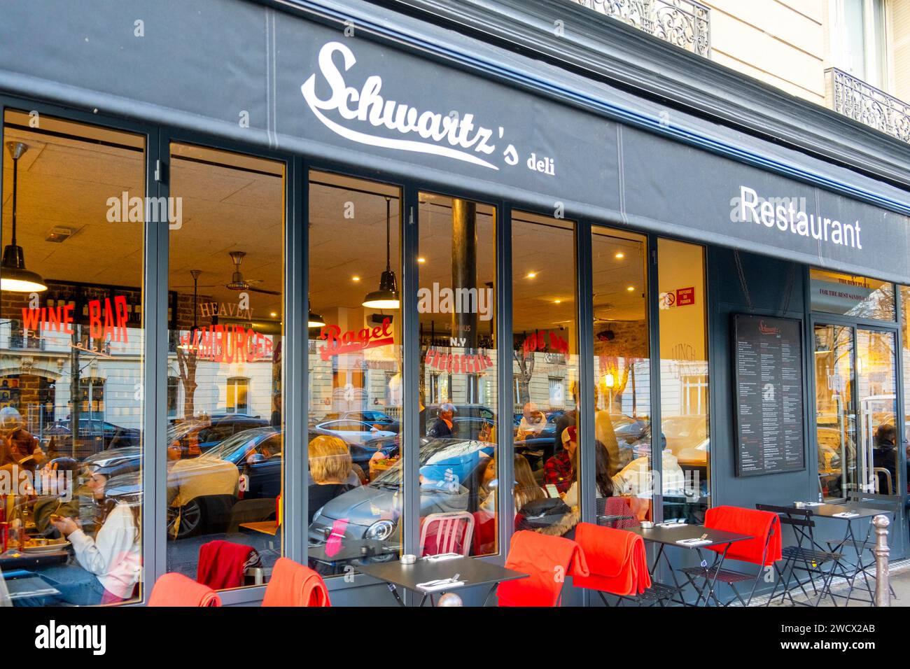 France, Paris, le restaurant de style New-yorkais Schwartz's Delicatessen Banque D'Images