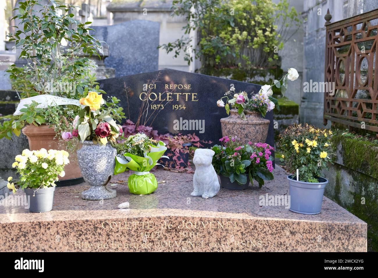 France, Paris, cimetière du Père-Lachaise en automne, tombe de l'écrivain Colette (1873-1954) Banque D'Images