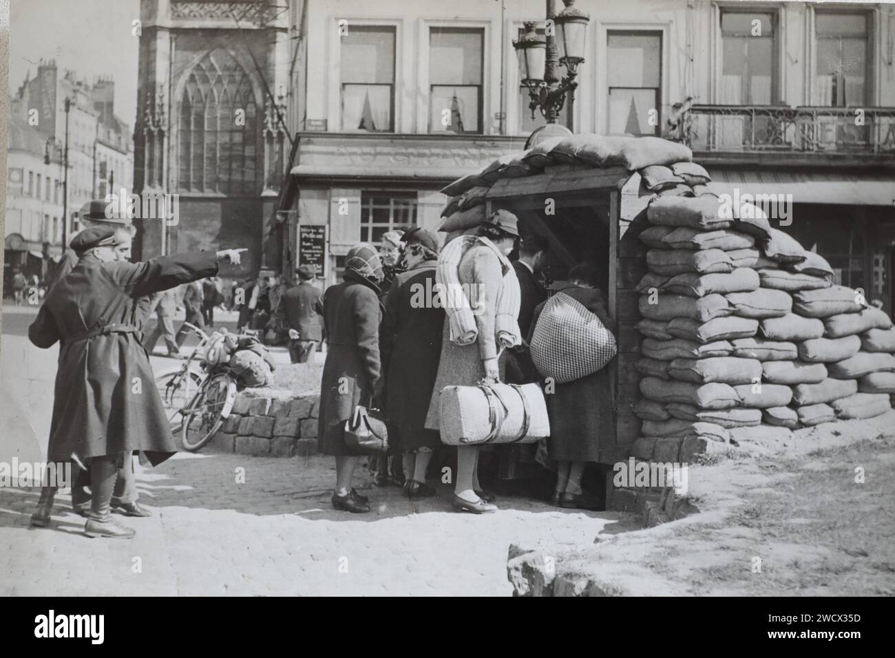 France, Nord, Dunkerque, place Jean Bart, entrée d'un refuge pour civils pendant la Seconde Guerre mondiale Banque D'Images