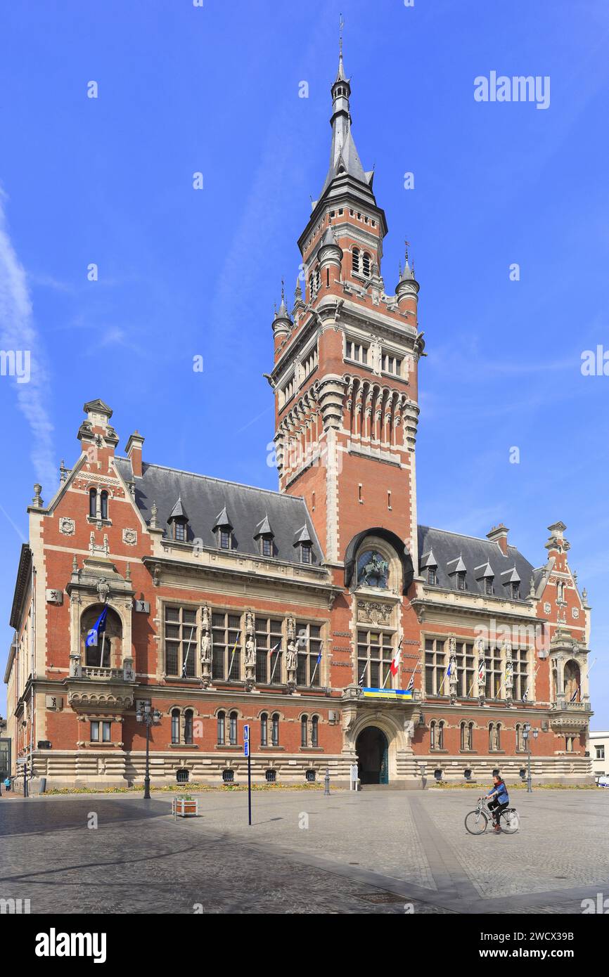 France, Nord, Dunkerque, Hôtel de ville, façade fin 19e siècle avec son beffroi classé au patrimoine mondial de l'UNESCO Banque D'Images
