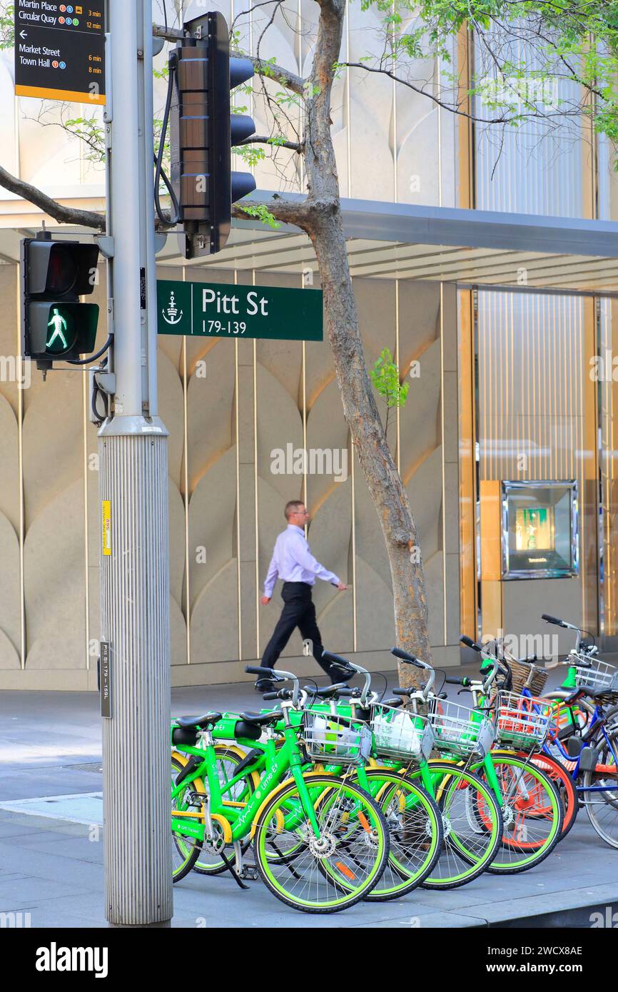 Australie, Nouvelle-Galles du Sud, Sydney, quartier central des affaires (CBD), Pitt Street, partage de vélos Banque D'Images