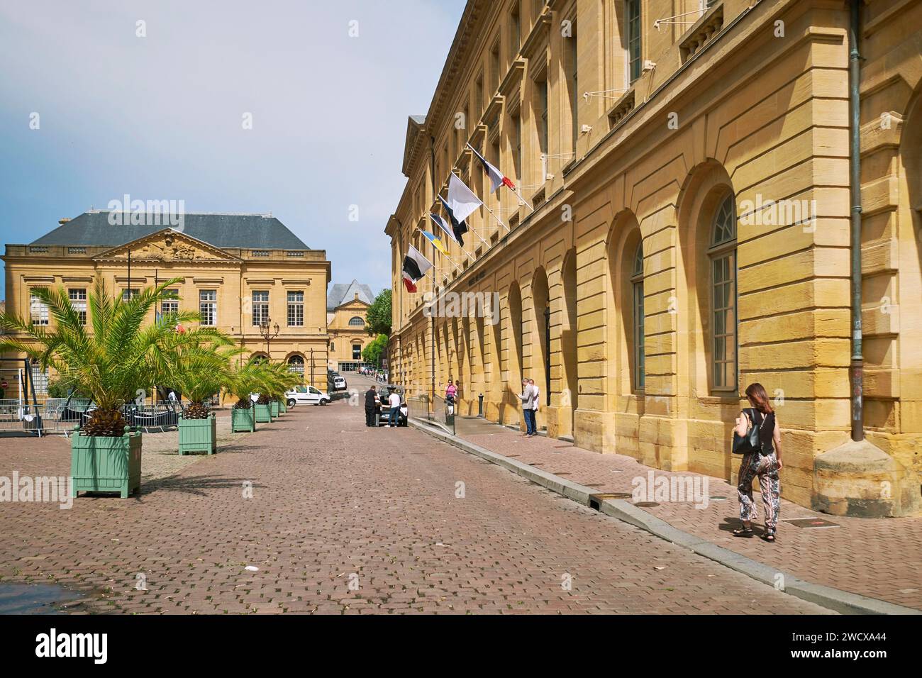 France, Moselle (57), Metz, place d'armes, Hôtel de ville et Office de Tourisme en arrière-plan Banque D'Images