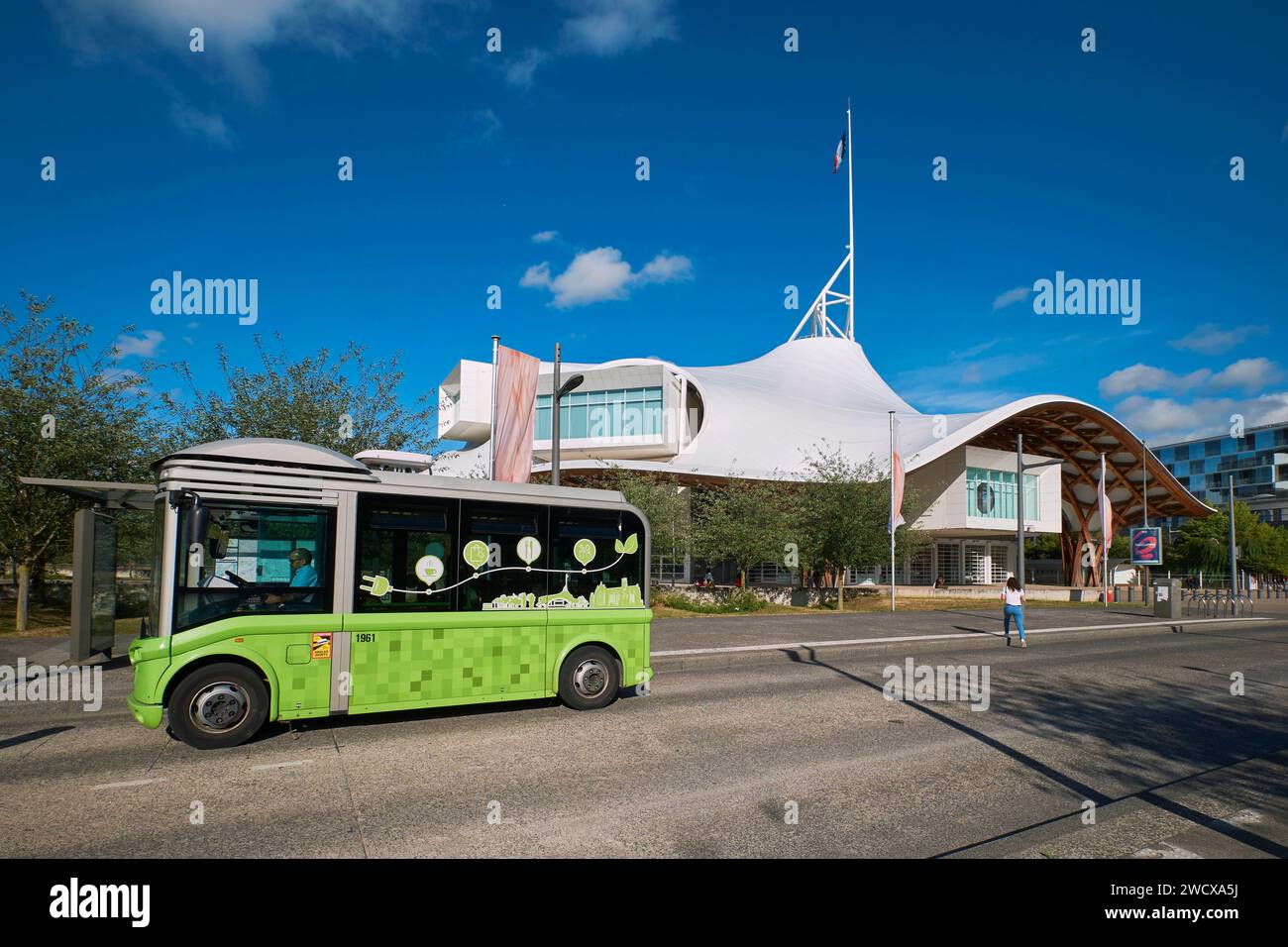 France, Moselle, Metz, quartier de l'Amphithéâtre, le Centre Pompidou Metz (CPM), établissement public de coopération artistique culturelle conçu par les architectes Shigeru Ban, Jean de Gastines et Philip Gumuchdjian Banque D'Images