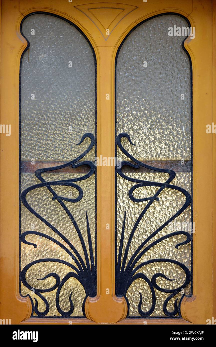 France, Meurthe et Moselle, Nancy, détail de la ferronnerie en fer forgé de style Art Nouveau sur la porte d'un immeuble situé rue Godron Banque D'Images