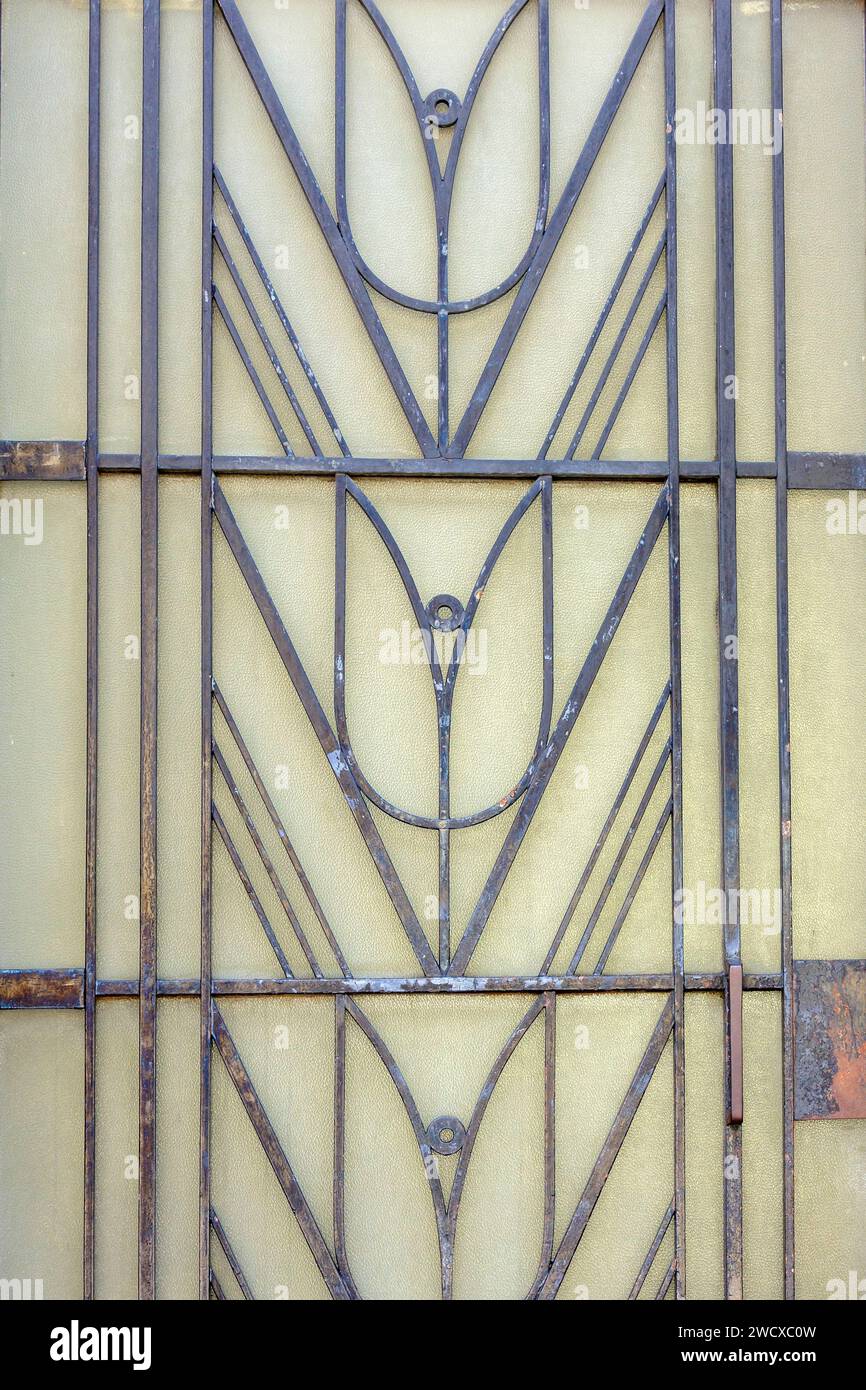 France, Meurthe et Moselle, Nancy, détail de la porte d'une maison de style Art Déco avec ferronnerie en fer forgé située rue de Malzeville Banque D'Images