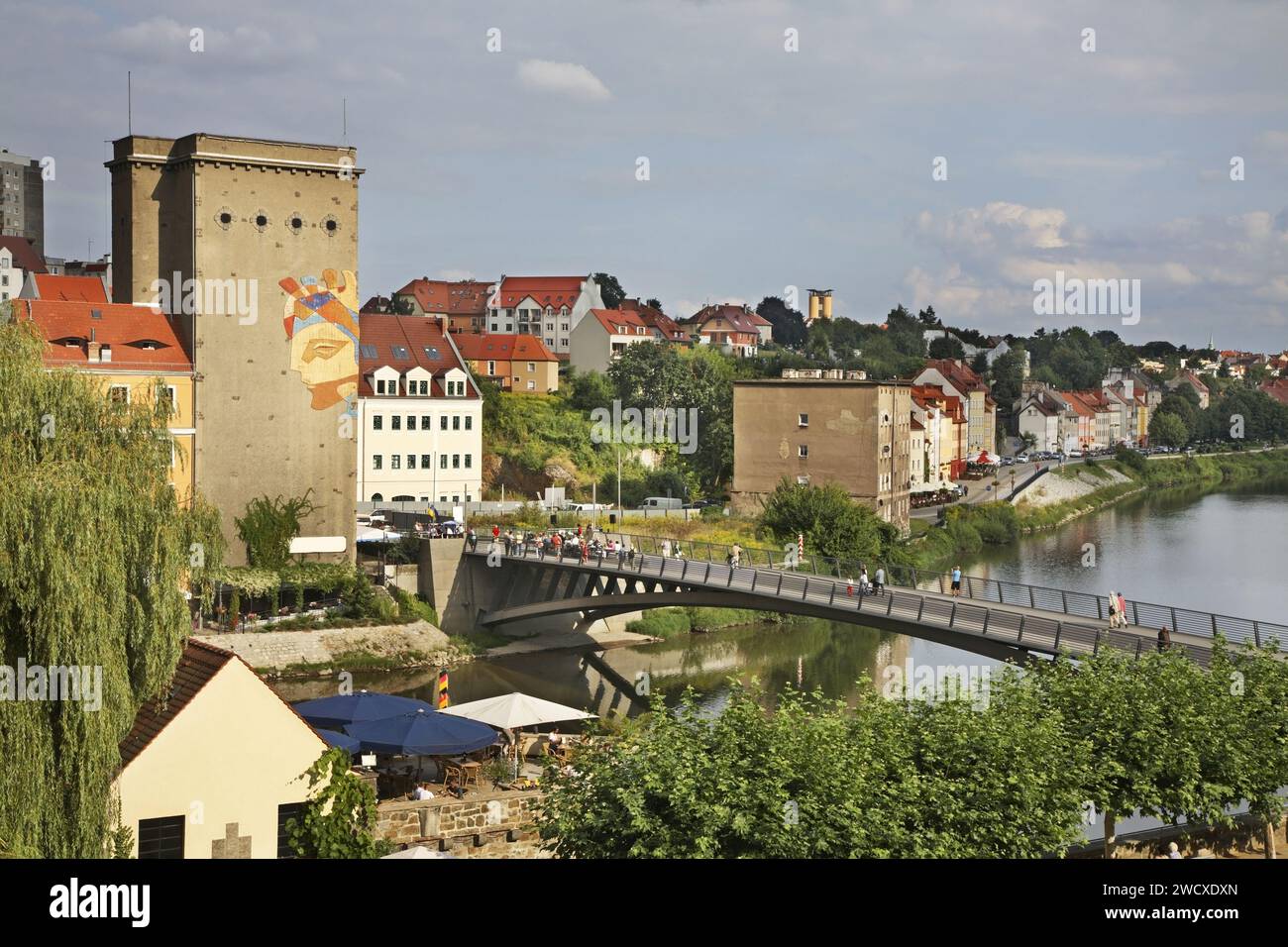 Pont Altstadtbrucke entre Gorlitz (Allemagne) et Zgorzelec (Pologne) sur la rivière Lusace Neisse. Gorlitz. Allemagne Banque D'Images