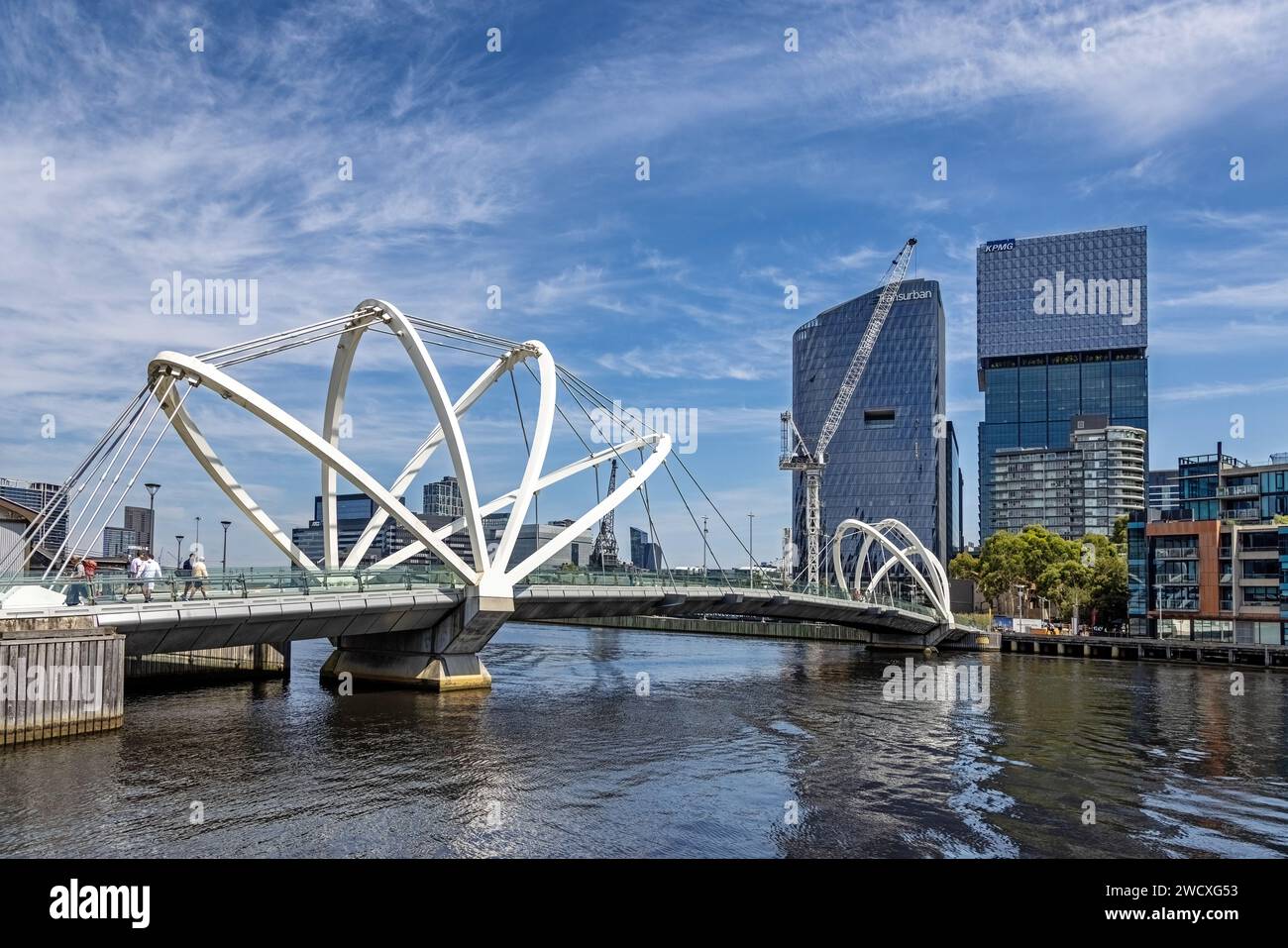 Melbourne, Australie - 21 janvier 2023 : le Seafarers Bridge, une passerelle au-dessus de la rivière Yarra, entre les Docklands et South Wharf à Melbourne, Austr Banque D'Images