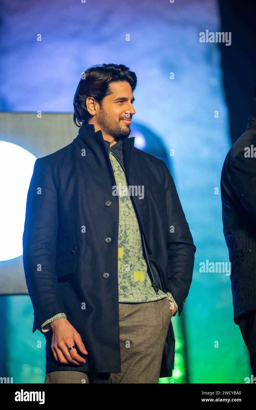 New Delhi, Inde. 17 janvier 2024. L'acteur indien Sidharth Malhotra fait la promotion de sa prochaine série télévisée, Indian police Force, lors de l'événement "INDIAN POLICE Ko SALAAM" organisé au Mémorial de la police nationale, Chanakyapuri. L'événement est en association avec la police de Delhi, PFWS (police Families Welfare Society) et Amazon Prime Video. Crédit : SOPA Images Limited/Alamy Live News Banque D'Images