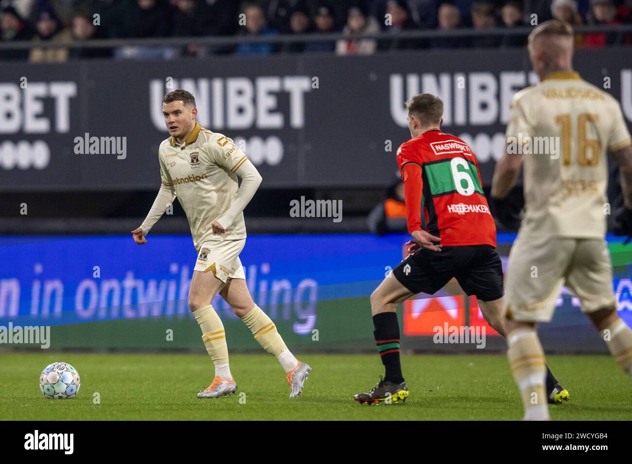 Nijmegen, pays-Bas. 17 janvier 2024. NIJMEGEN, Stadium de Goffert, 17-01-2024, saison 2023/2024, Dutch Toto KNVB Beker. Pendant le match NEC - Go Ahead Eagles (coupe), GA Eagles joueur Philippe Rommens NEC Nijmegen joueur Mees Hoedemakers crédit : Pro Shots/Alamy Live News Banque D'Images