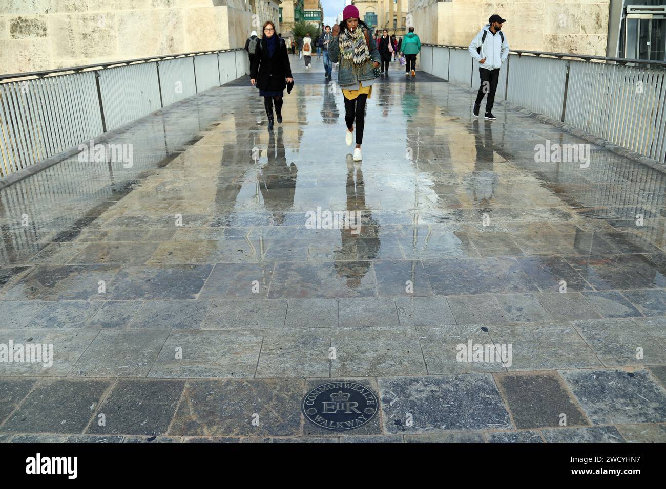 Marqueur Commonwealth Walkway à la porte de la ville à la Valette Banque D'Images